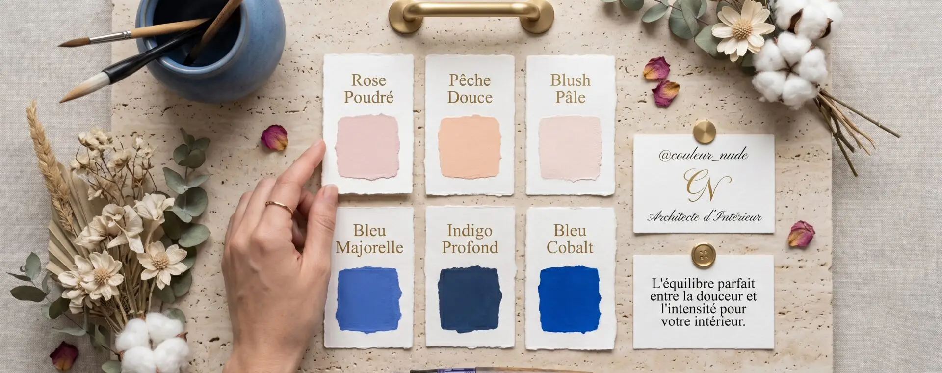 Nuancier couleurs 2026 avec rose poudré, pêche douce, blush pâle, bleu Majorelle, indigo profond et bleu cobalt, présenté par Couleur Nude